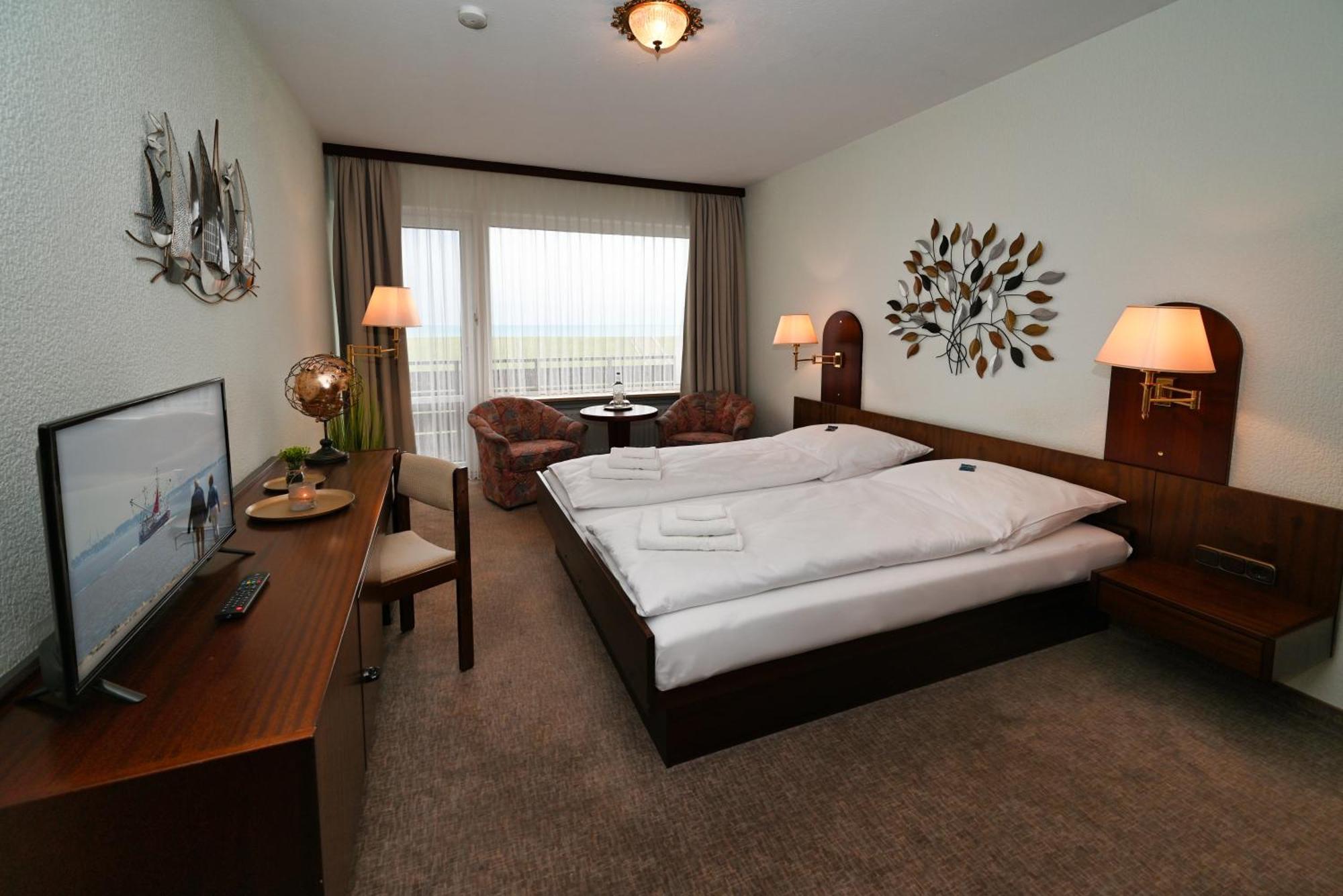 Strandhotel Salty Busum Exterior photo