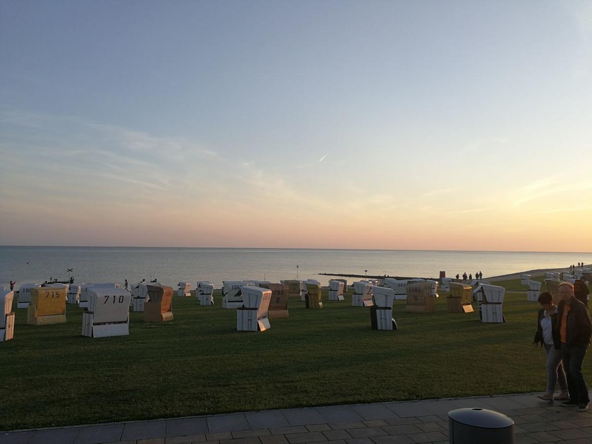 Strandhotel Salty Busum Exterior photo